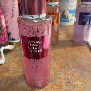 VS velvet petals joy body mist